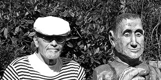 Ralf Schade und Bertold Brecht im Garten